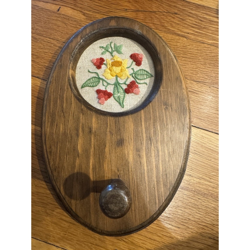Vintage Wooden Wall Hanging‎ Hook Floral Crewel Coat Keys farmhouse 70s